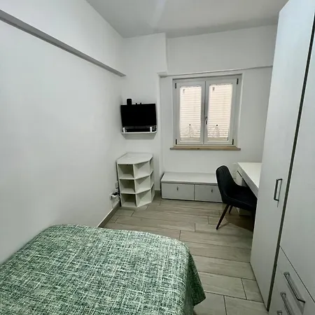 Elegant & Spacious 2br 2ba Unit With Private Patio Apartmán Řím
