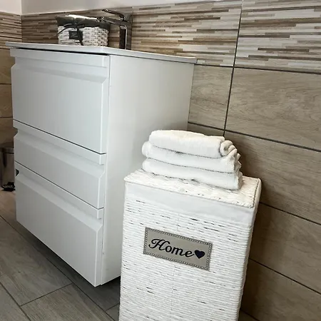 Elegant & Spacious 2br 2ba Unit With Private Patio *