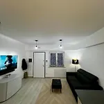 公寓 Elegant & Spacious 2br 2ba Unit With Private Patio *