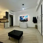 Elegant & Spacious 2br 2ba Unit With Private Patio *