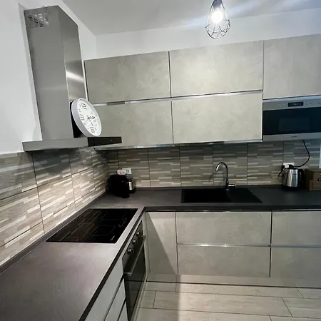Elegant & Spacious 2br 2ba Unit With Private Patio شقة