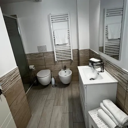 Elegant & Spacious 2br 2ba Unit With Private Patio *